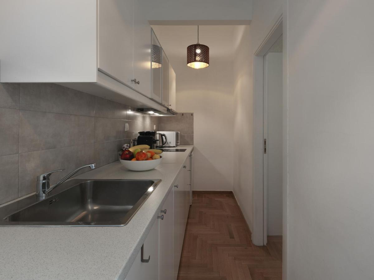 Beautiful Athenian Apartment Next To The Center Exterior foto